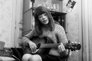 French pop singer Francoise Hardy plays an acoustic guitar. Hardy, very popular in France, is known for writing many of her own songs. (Photo by Pierre Vauthey/Sygma/Sygma via Getty Images)
