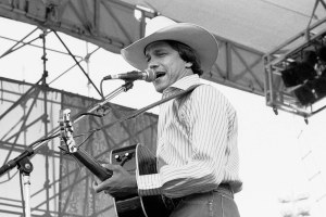 American Country musician George Strait plays guitar as he performs onstage at Chicagofest, Chicago, Illinois, August 30, 1985. (Photo by Paul Natkin/Getty Images)